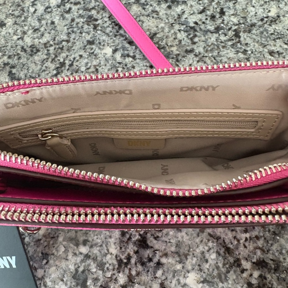 NWT- DKNY pink double zip victoria leather crossbody bag - Picture 7 of 12
